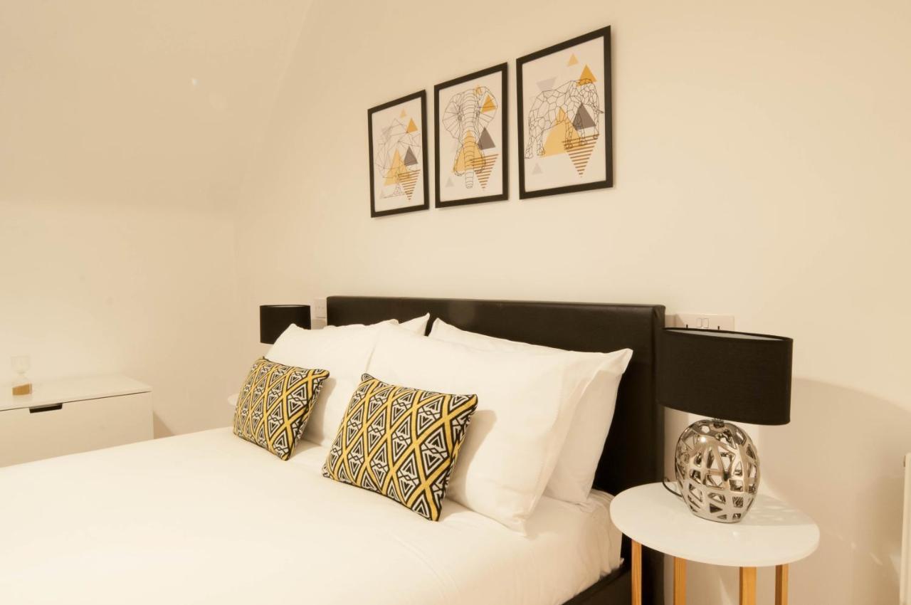 Atlas House - Ideal For Contractors Or County Fans
